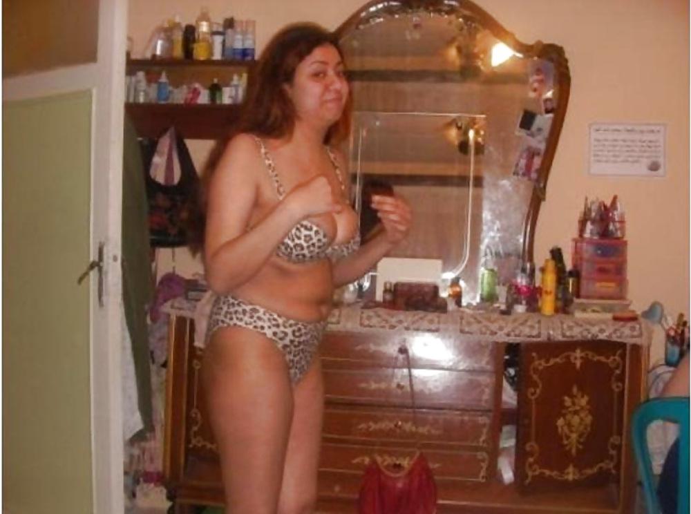 25P Hot Arab Bitch