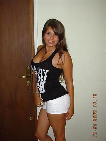 25P Bk Several Female In Short 3
