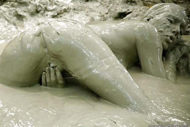 11P Perfect Storm - Beautiful Women - Mud