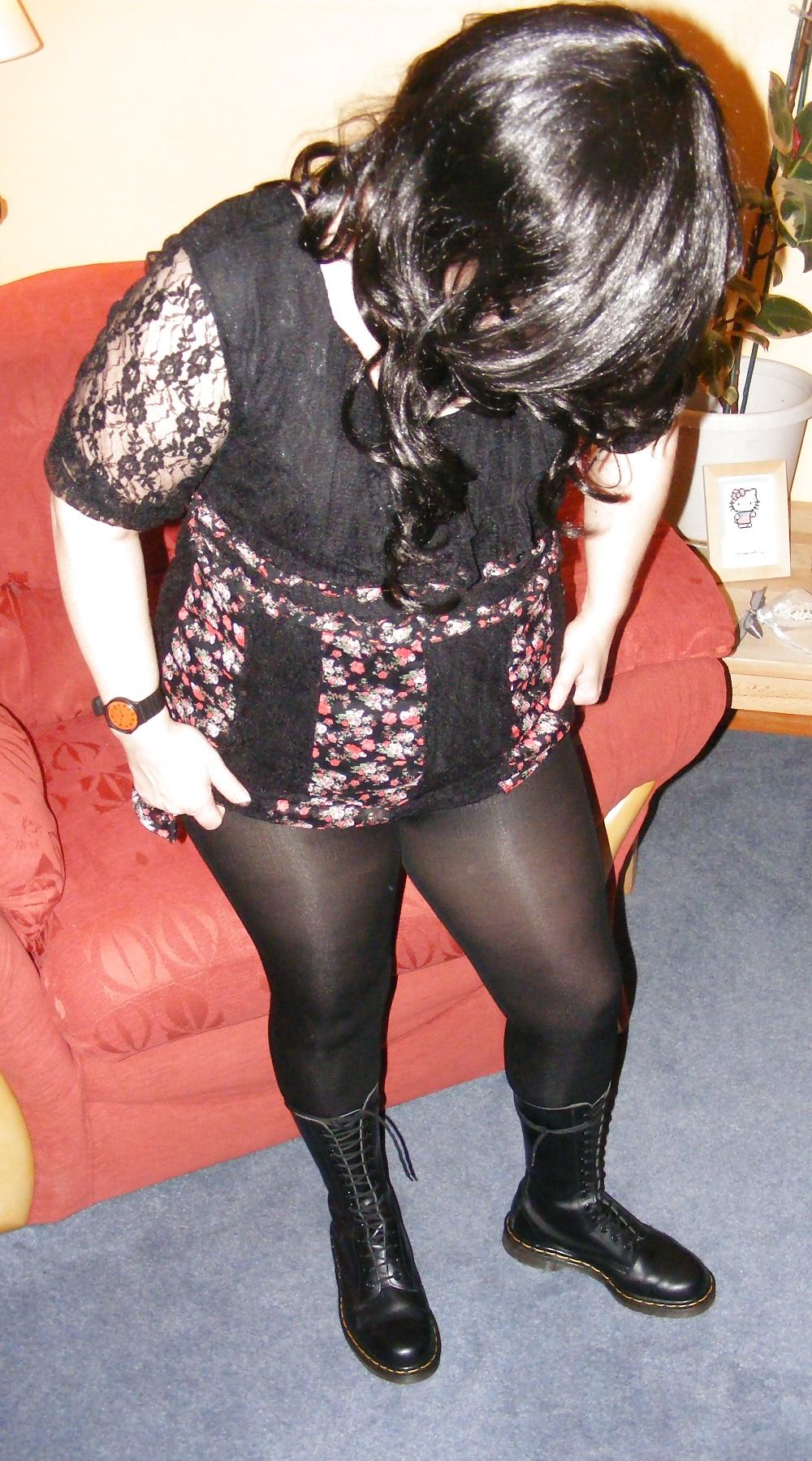 25P Curvy goth slut