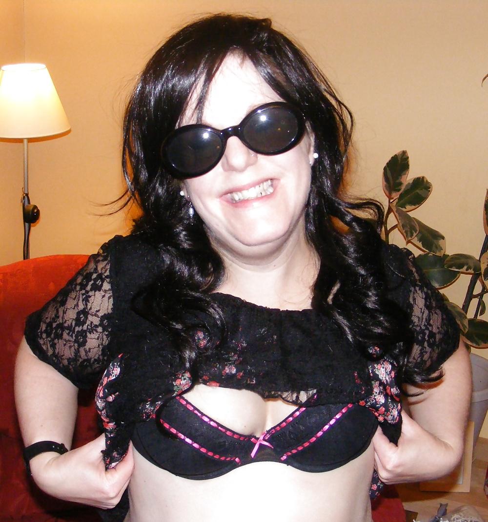 25P Curvy goth slut