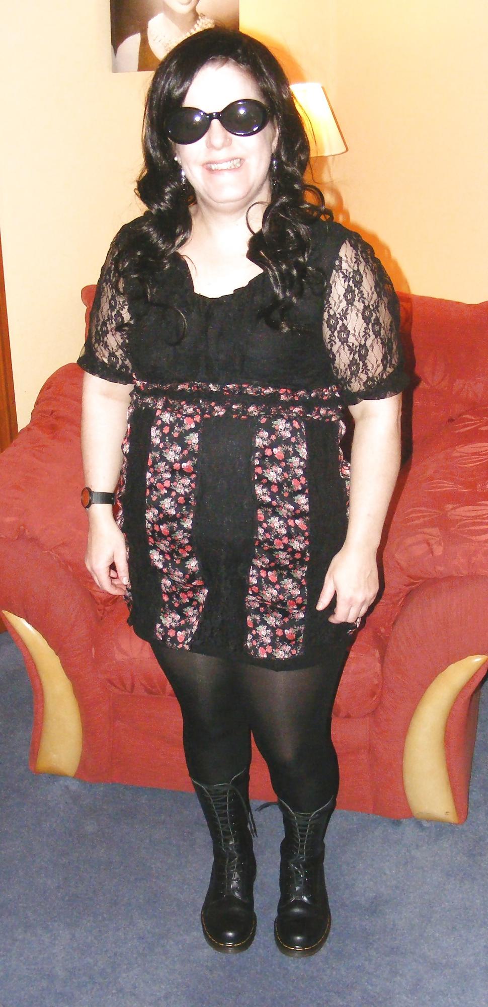 25P Curvy goth slut