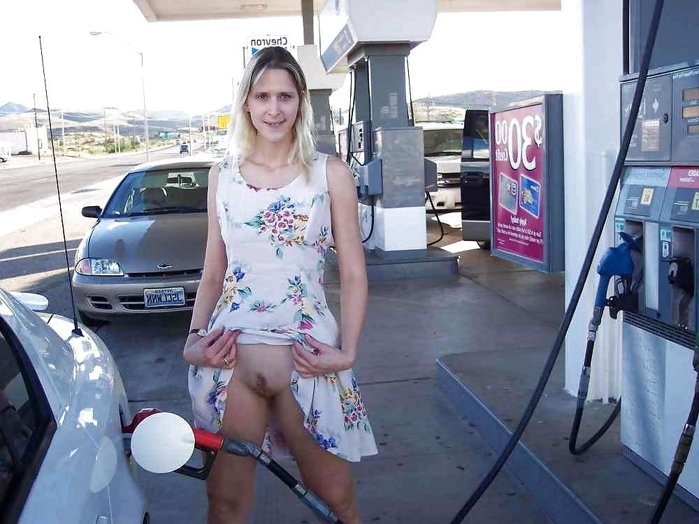 23P More upskirts in public - N. C. 