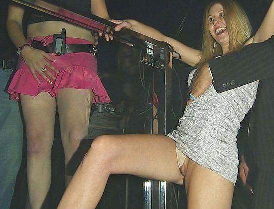 23P More upskirts in public - N. C. 