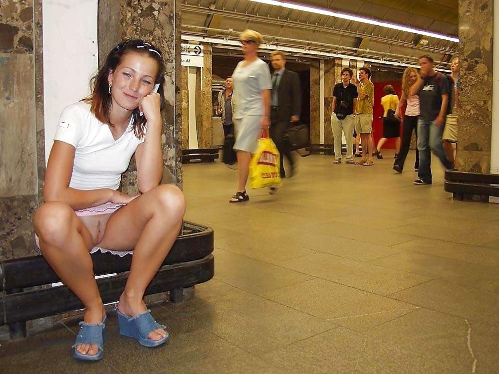 23P More upskirts in public - N. C. 