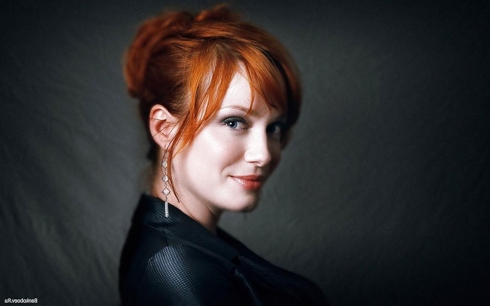 25P Christina Hendricks - Redheaded Goddess