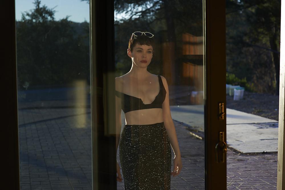 4P Rose McGowan Topless for Flatt Magazine