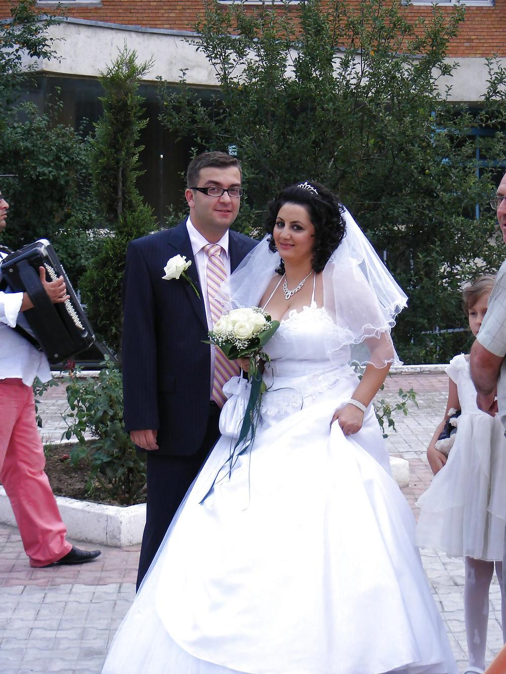 11P Big titted bride, private honeymoon snaps