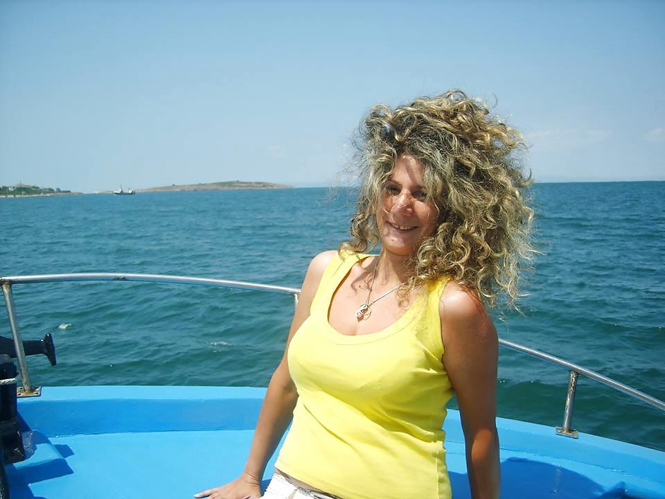25P Cute blonde mom with big tits
