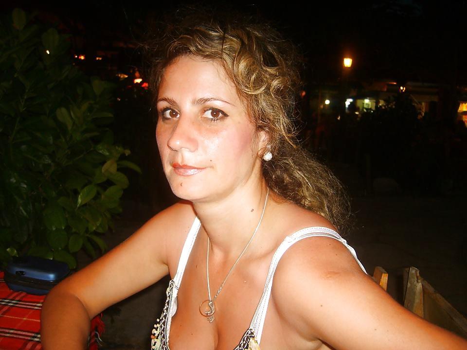 25P Cute blonde mom with big tits