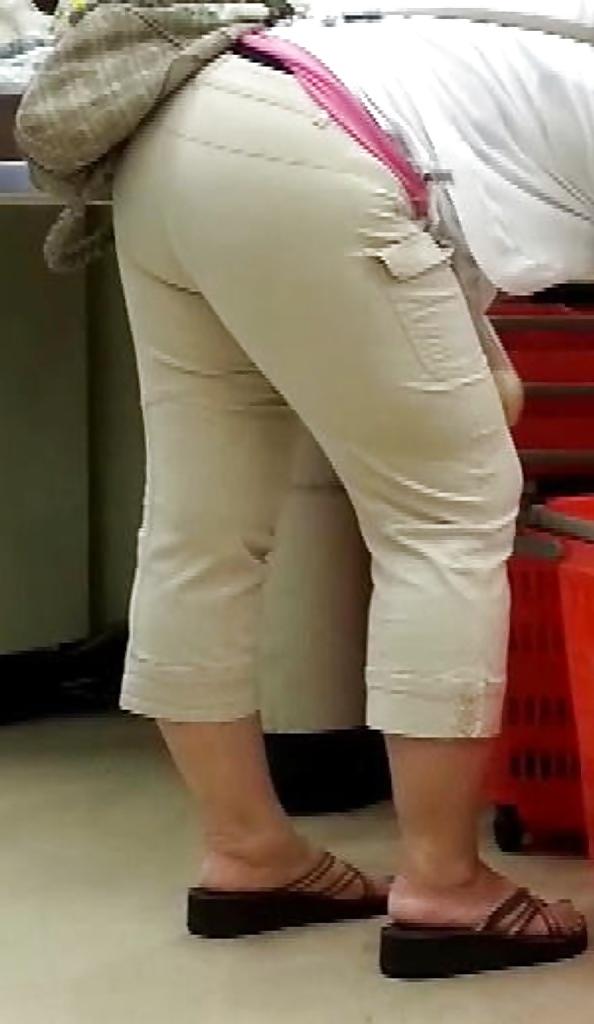 14P Taking my MIL at the market before going to ranch