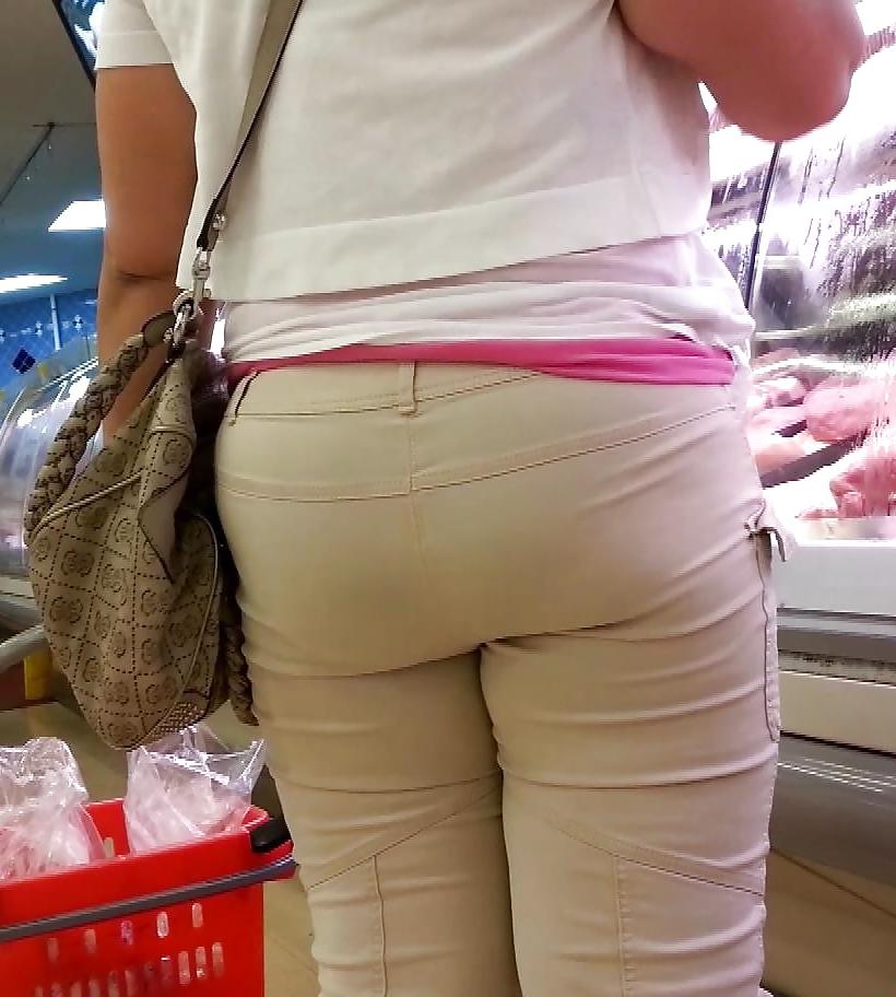 14P Taking my MIL at the market before going to ranch