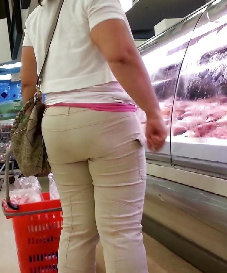 14P Taking my MIL at the market before going to ranch