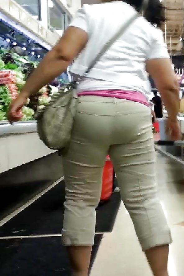 14P Taking my MIL at the market before going to ranch