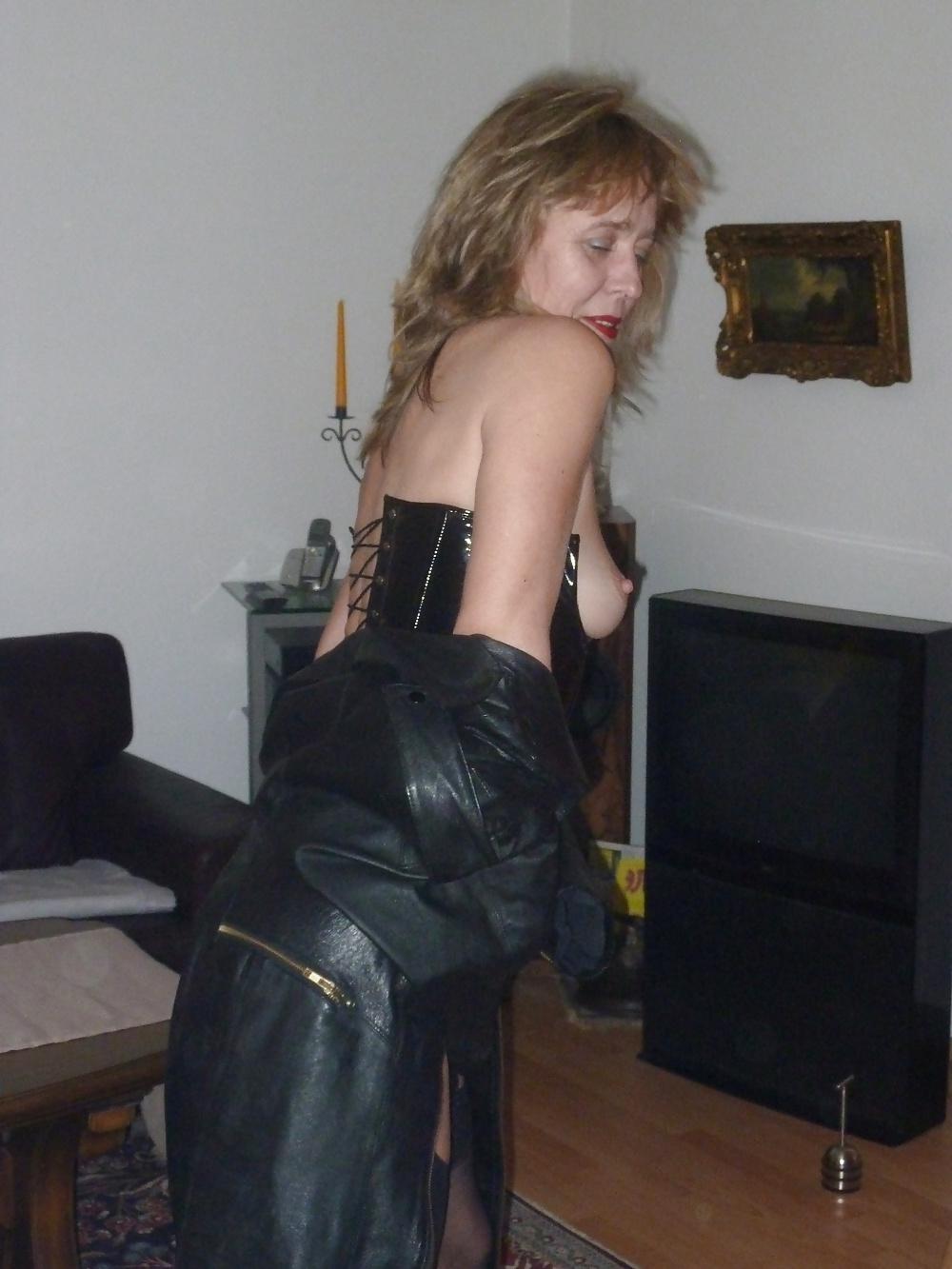 25P Bitch in leather and boots