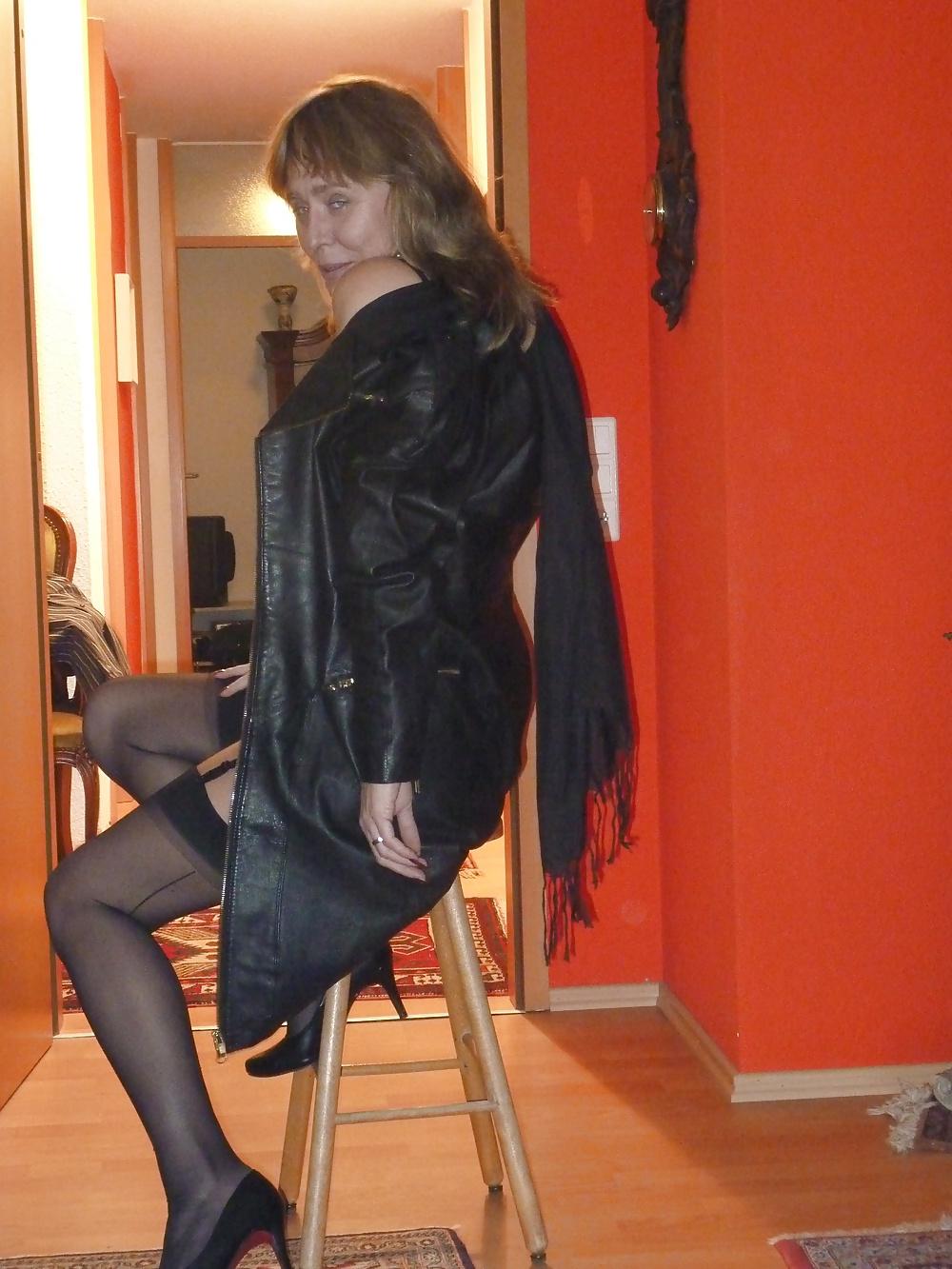 25P Bitch in leather and boots