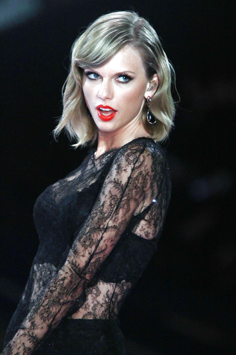 18P Taylor Swift - Victoria's Secret Fashion Show 2014