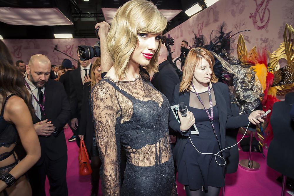 18P Taylor Swift - Victoria's Secret Fashion Show 2014