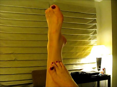 25P Saggy huge pussy nice feet