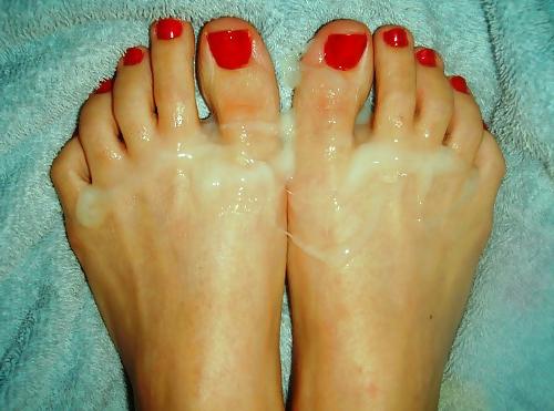 25P Pretty Feet (CumShot)
