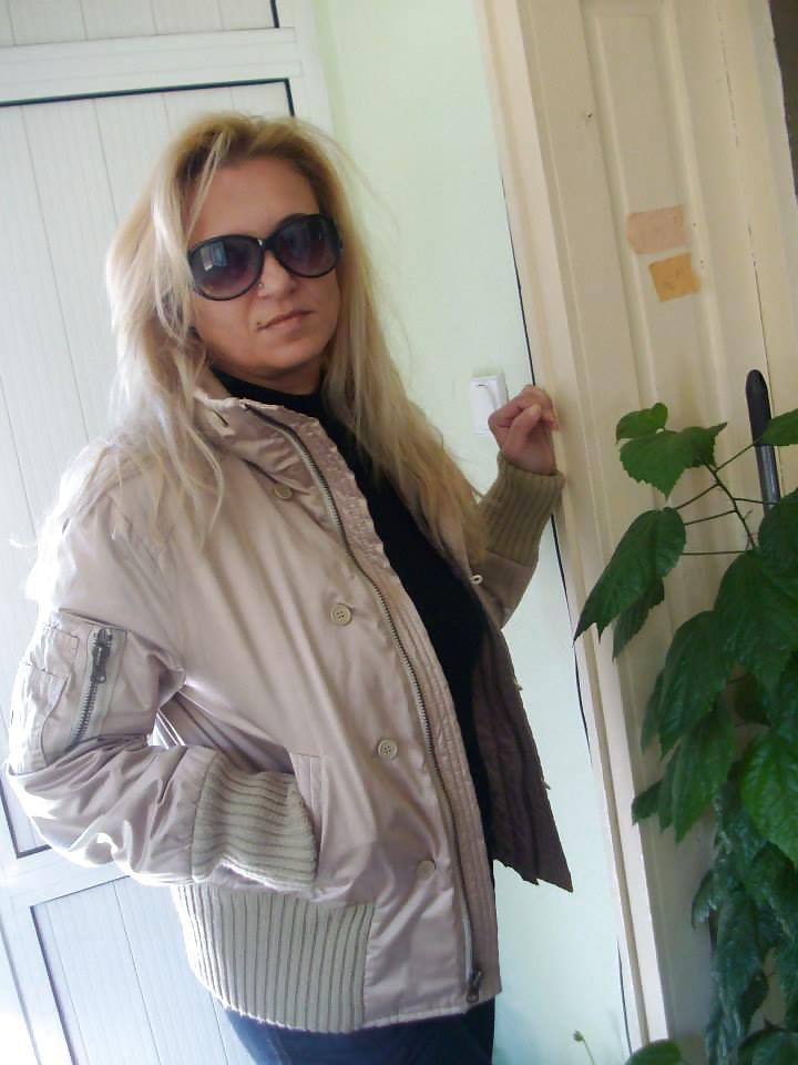 25P Cheating blonde bitch