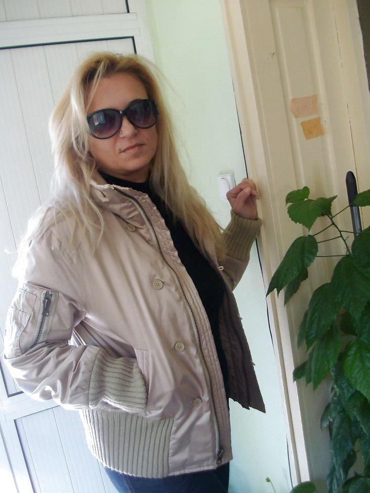 25P Cheating blonde bitch