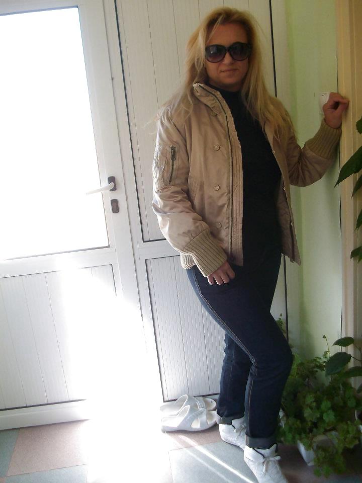 25P Cheating blonde bitch