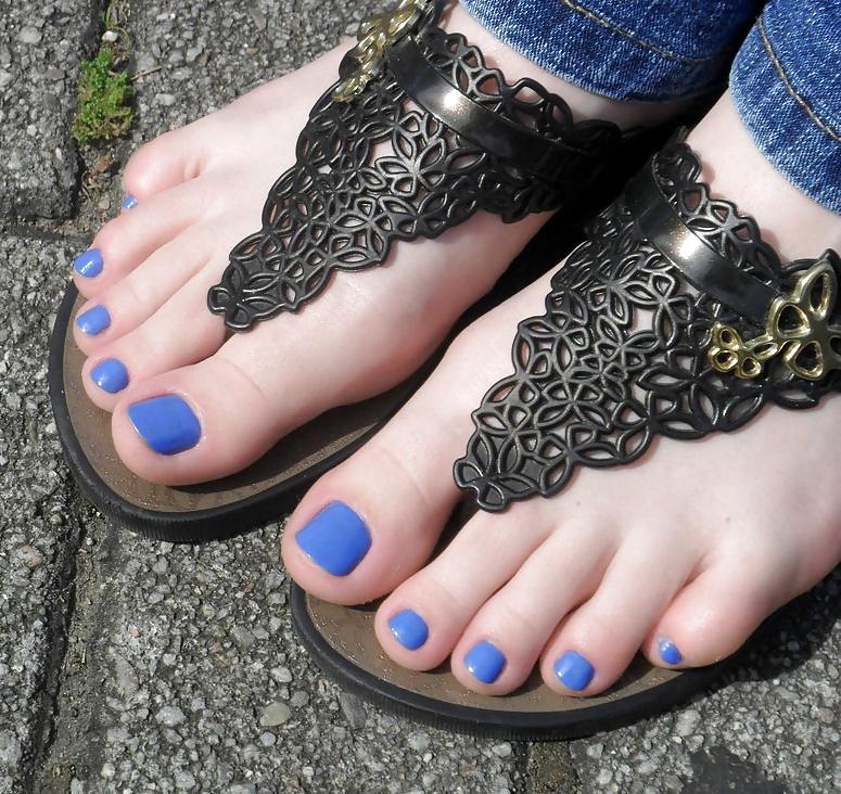23P Feet Fip Flops  (Sandals )