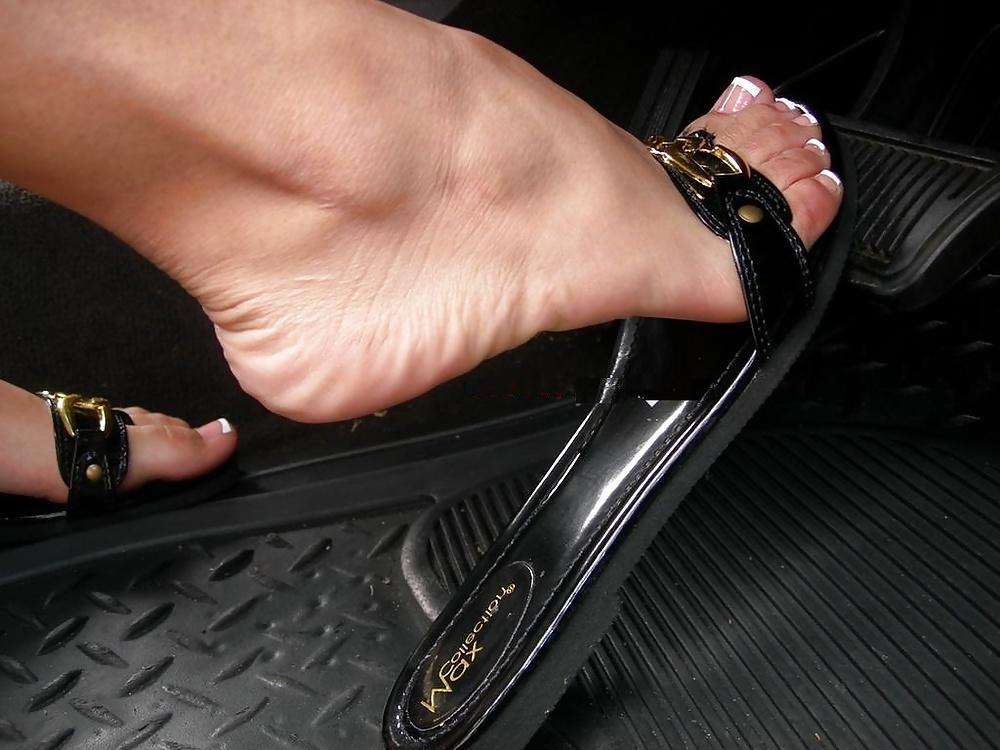 25P Feet Fip Flops  (Sandals )