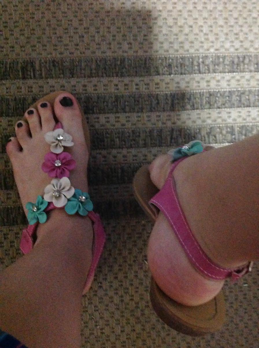 25P Feet Fip Flops  (Sandals )