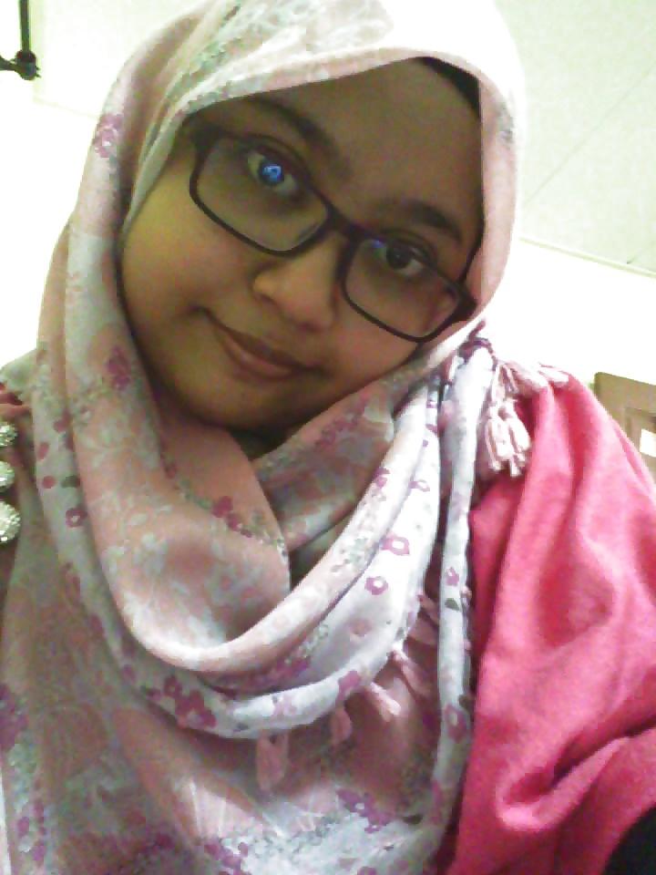 10P Awek tudung mollig