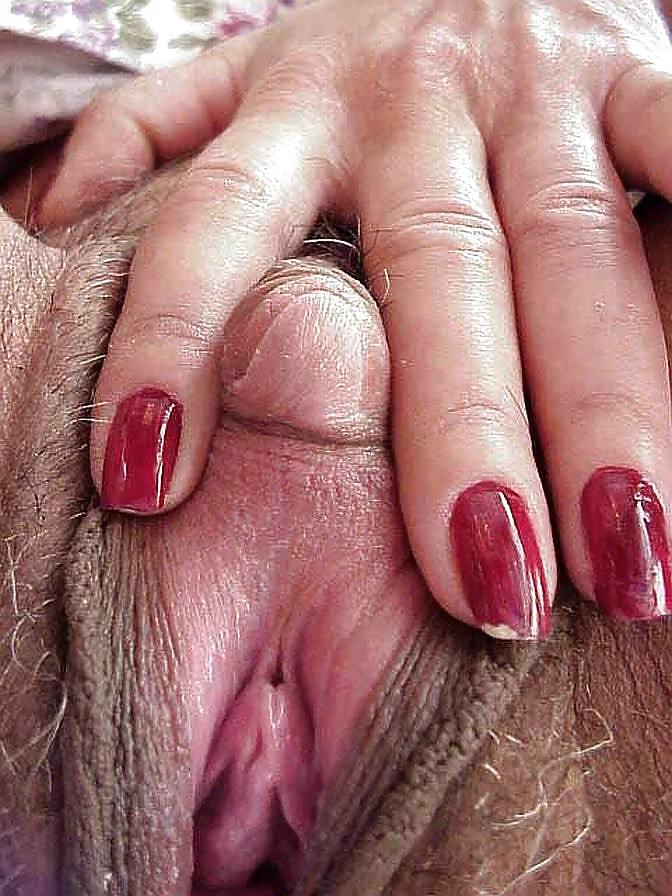 11P Mature Pussylips snd clits