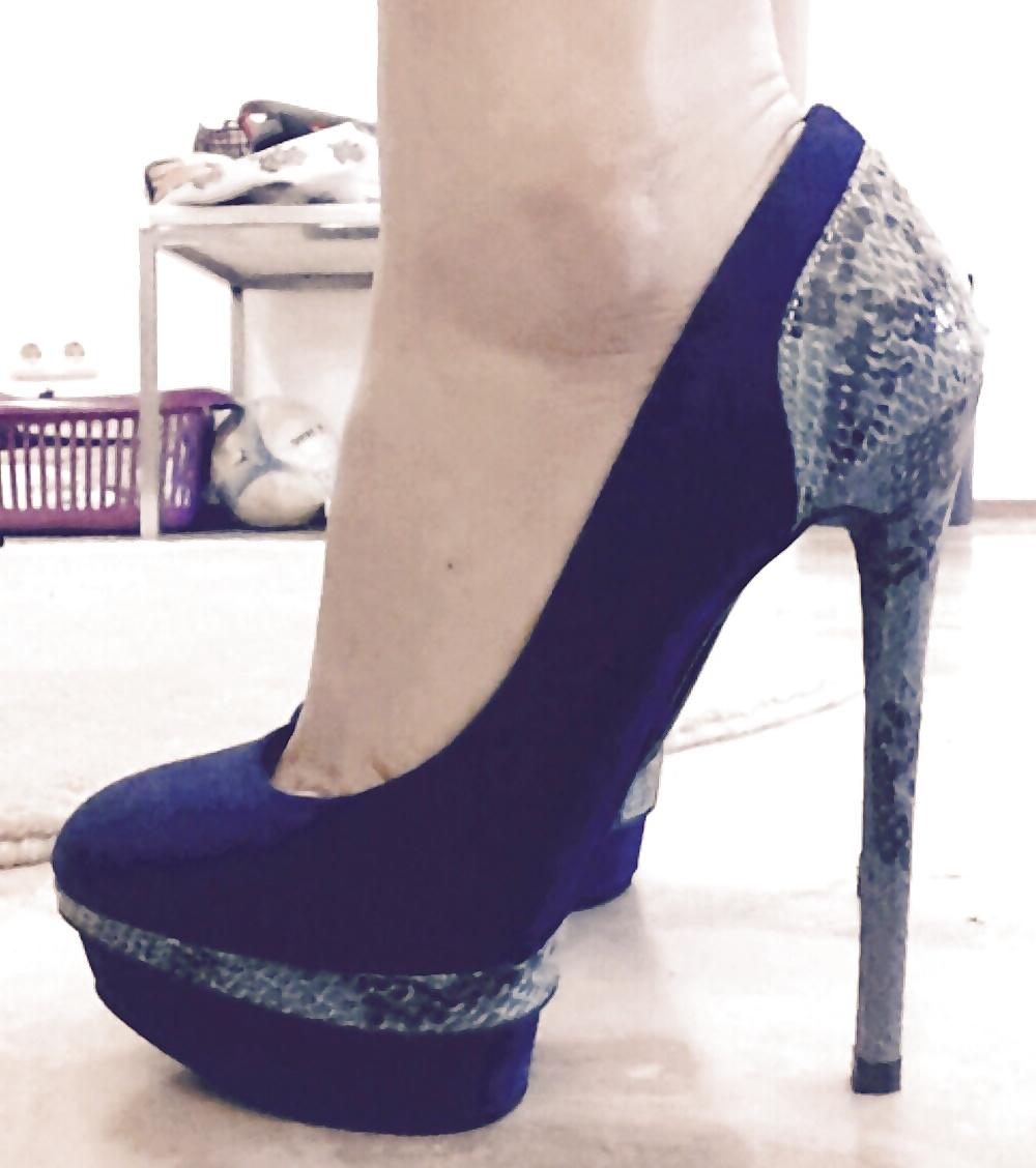 25P Sexy feet in High Heels