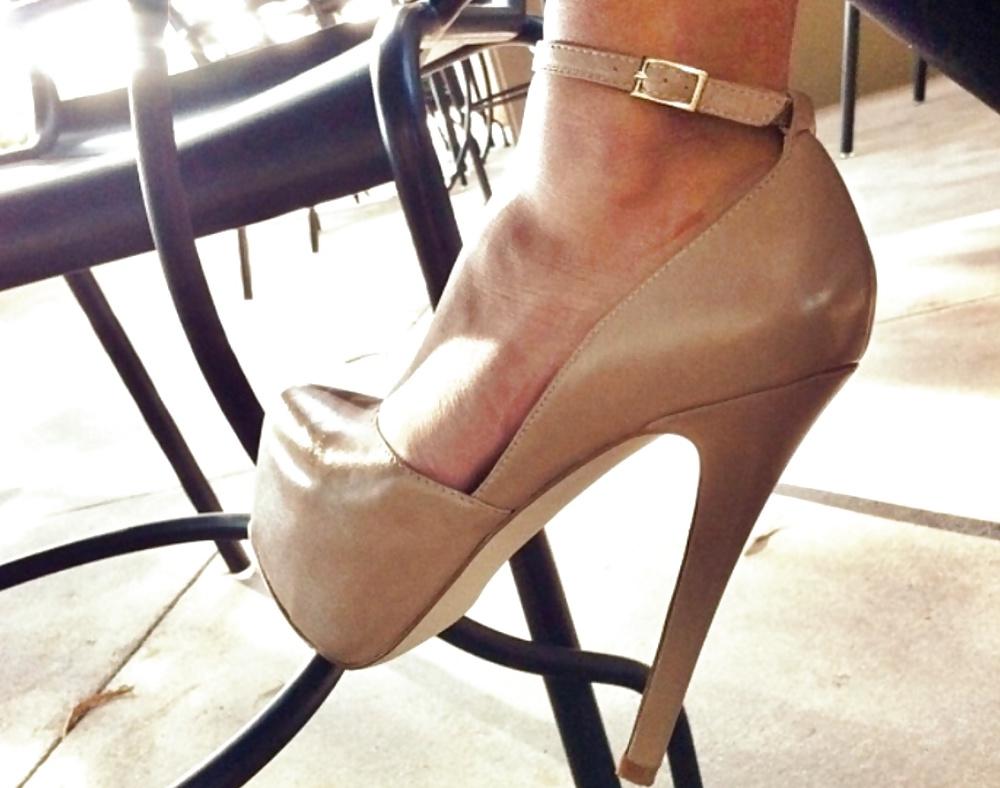 25P Sexy feet in High Heels