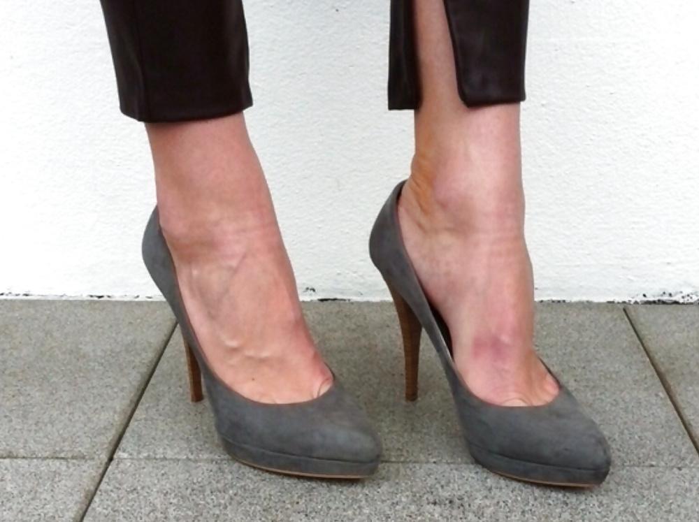 25P Sexy feet in High Heels