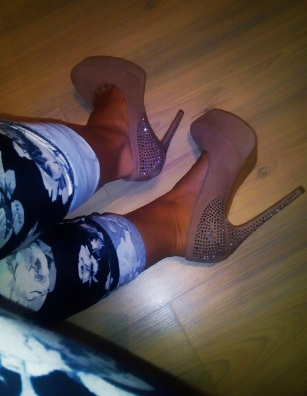 25P Sexy feet in High Heels