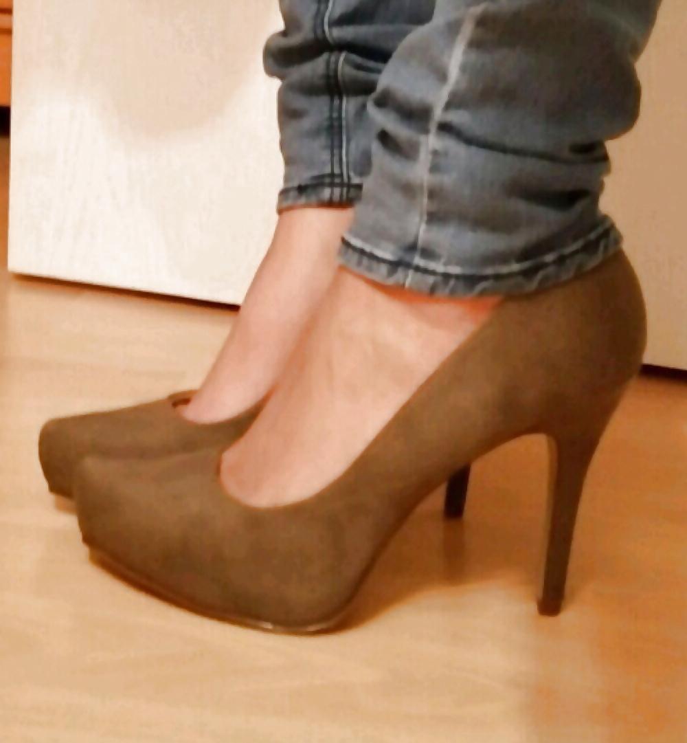 25P Sexy feet in High Heels