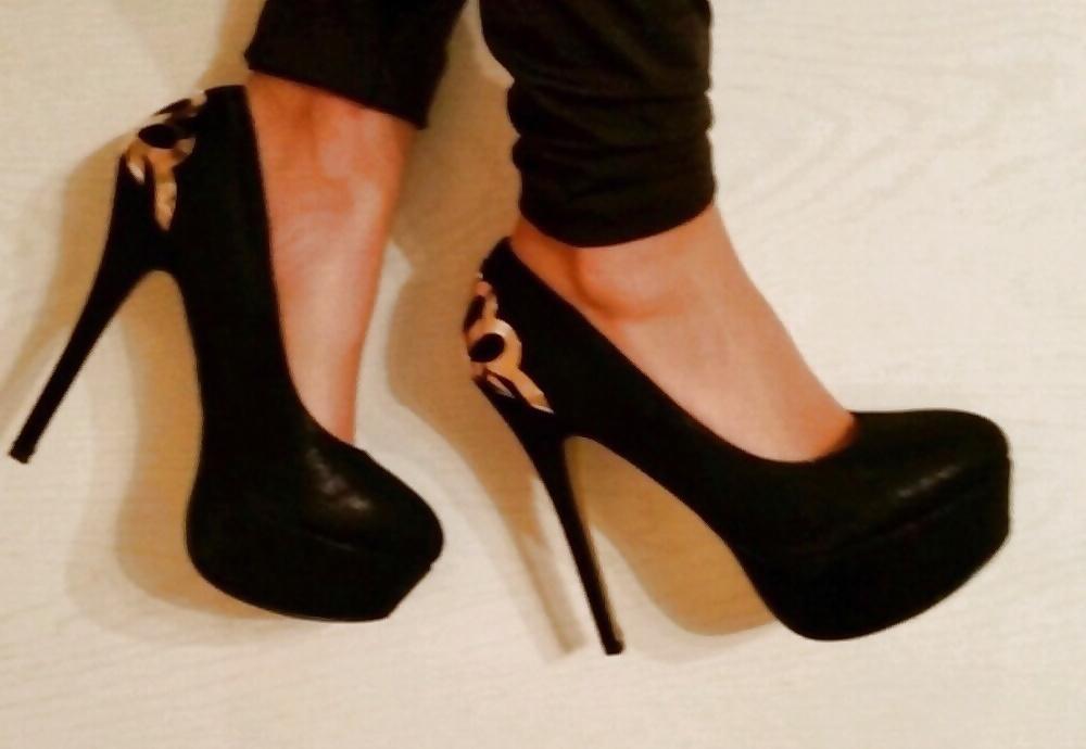 25P Sexy feet in High Heels