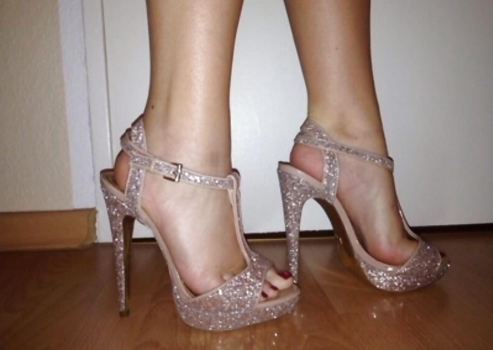 25P Sexy feet in High Heels