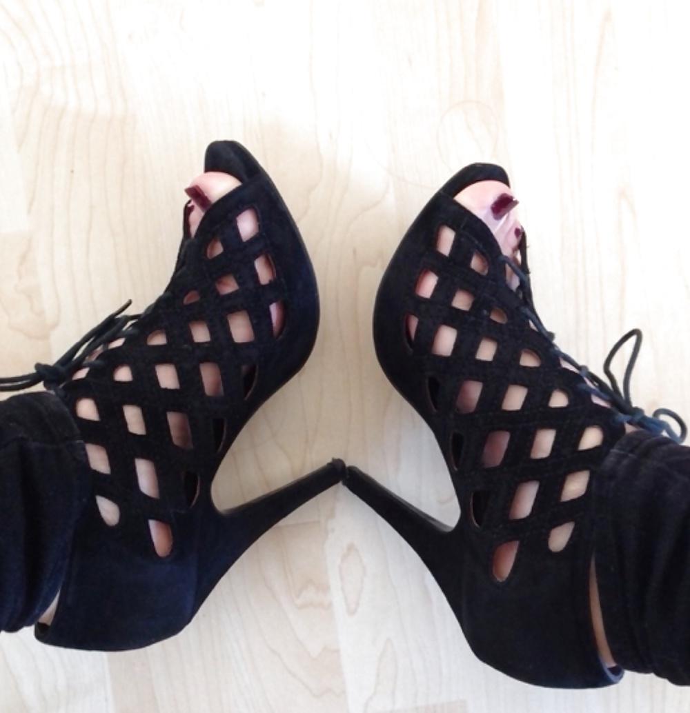 25P Sexy feet in High Heels