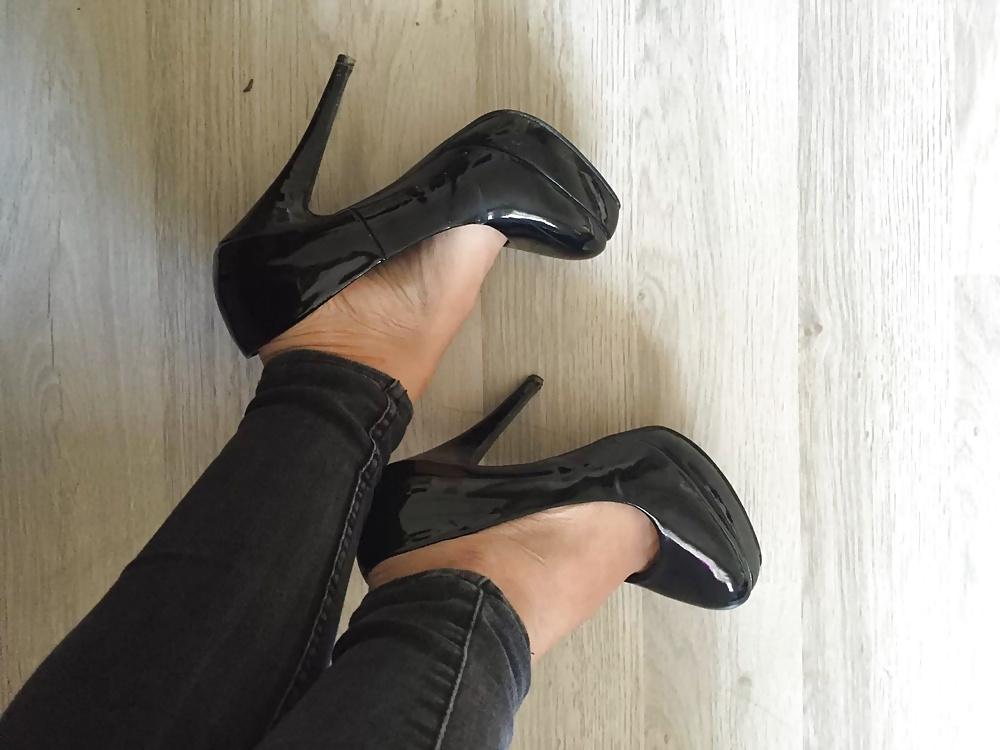 25P Sexy feet in High Heels