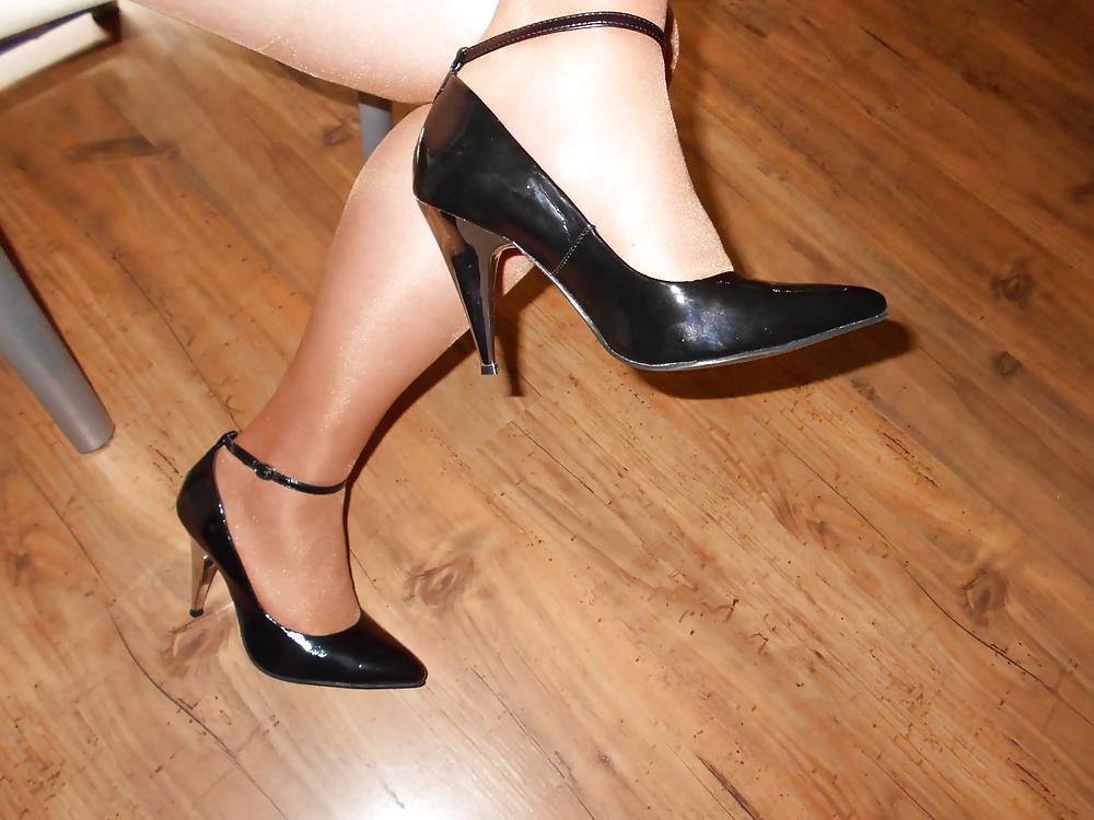 25P Sexy feet in High Heels