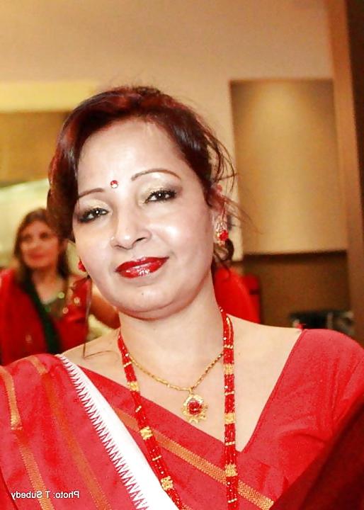 16P SEXY NEPALI MOM NARMADA