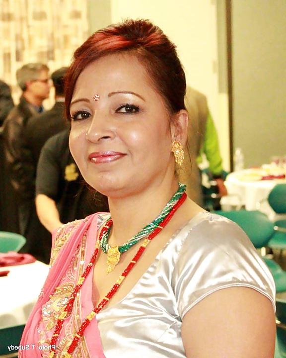 16P SEXY NEPALI MOM NARMADA