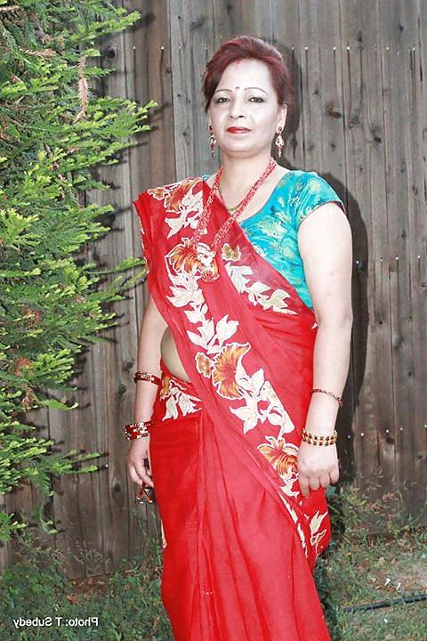 16P SEXY NEPALI MOM NARMADA