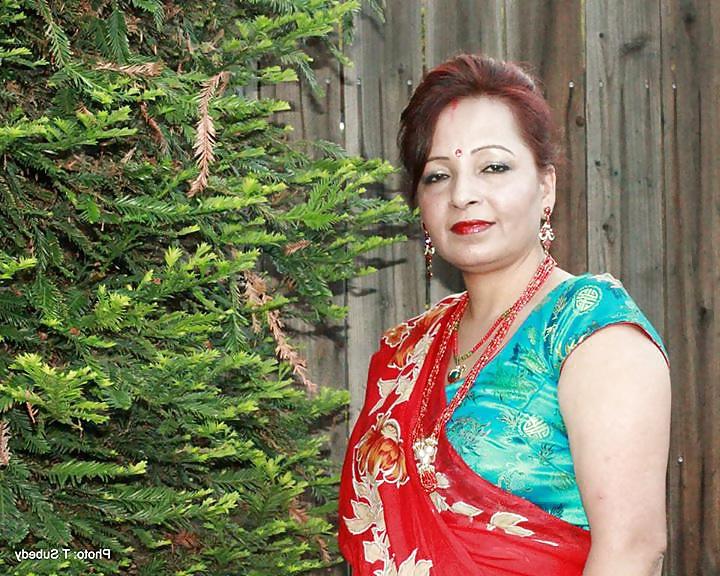 16P SEXY NEPALI MOM NARMADA