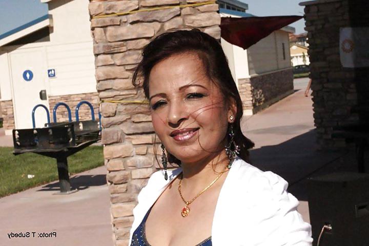 16P SEXY NEPALI MOM NARMADA