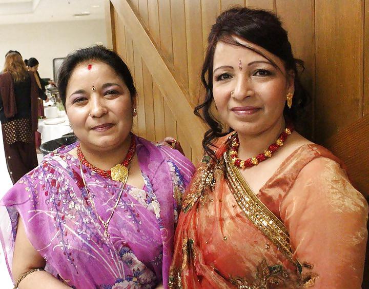 16P SEXY NEPALI MOM NARMADA