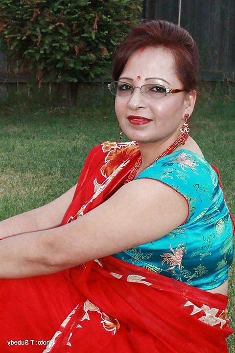 16P SEXY NEPALI MOM NARMADA
