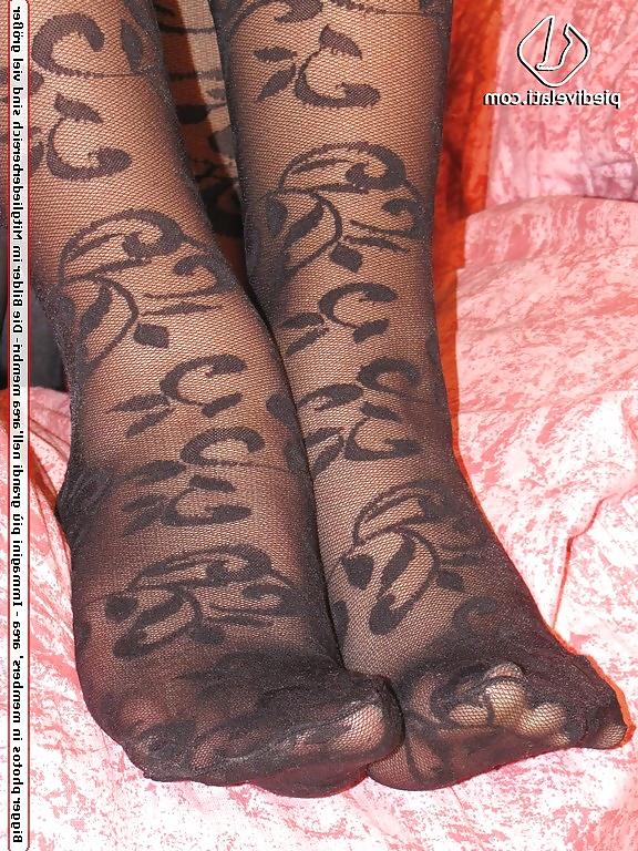 25P Nylon Feet 1